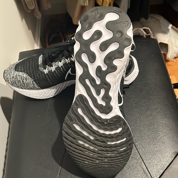 Nike epic react running shoes - Picture 4 of 6